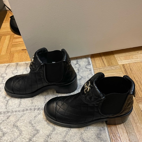 CHANEL Quilted Leather Turnlock Booties. Brand New - Picture 4 of 6